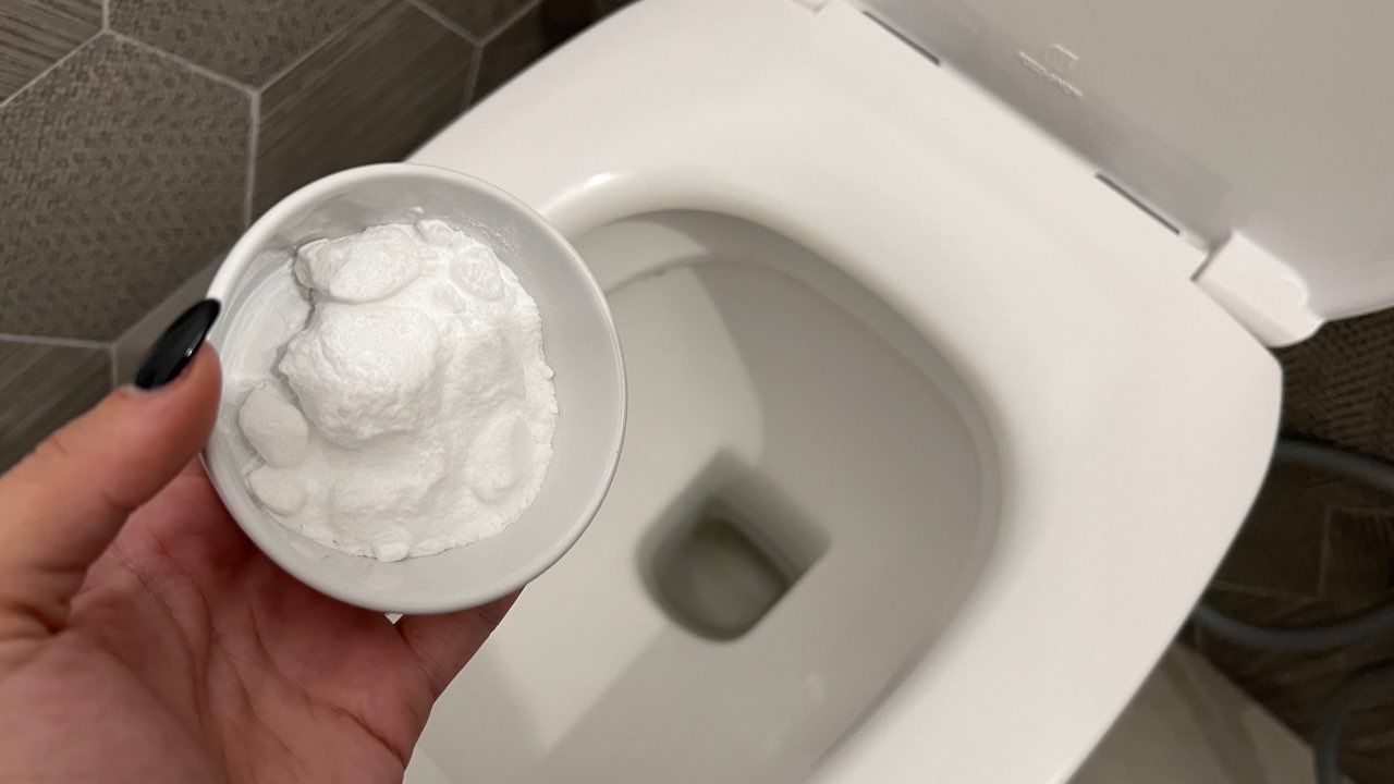 BIcarbonato di sodio nel WC BIcarbonato di sodio nel WC