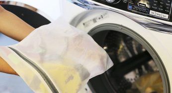 Perché tutti stanno mettendo 1 sacchetto di plastica in lavatrice, lo farai ogni volta